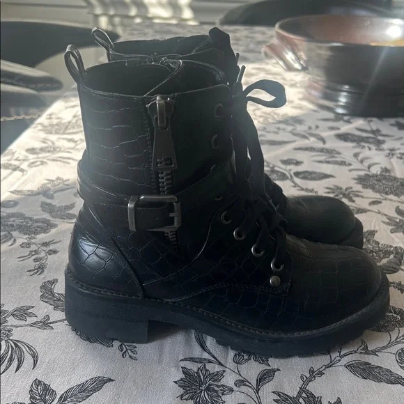 MIA Black Faux Croc-Embossed Combat Boots size 6 - Picture 3 of 8